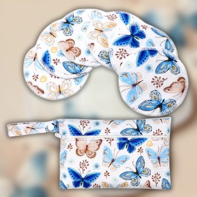 Coussinet d’allaitement avec un design délicat de papillons bleus, parfait pour un allaitement tout en sérénité et en élégance.