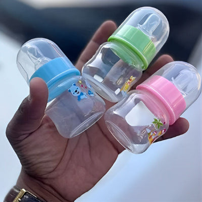 Biberon anti-colique mini, format compact et facile à transporter, idéal pour une alimentation fluide et sans effort en déplacement.