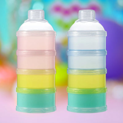 Deux modèles de boite doseuse lait avec variation de couleurs pastel bleu et rose, chacun équipé de quatre compartiments hermétiques