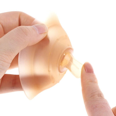 Bout de seins avec embout spiralé imitant l’aréole, permet au bébé de téter sans risque d’étouffement, idéal pour un allaitement serein.