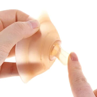 Bout de seins avec embout spiralé imitant l’aréole, permet au bébé de téter sans risque d’étouffement, idéal pour un allaitement serein.