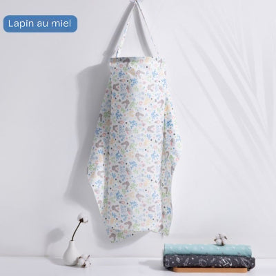 Cape d’allaitement pastel à motifs de lapins et fleurs, douce et apaisante, conçue pour le confort du bébé et la tranquillité de maman.