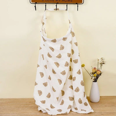 Cape d’allaitement Voilâme™ imprimée de petits oursons beiges, design tendre et ludique pour les sorties avec bébé.
