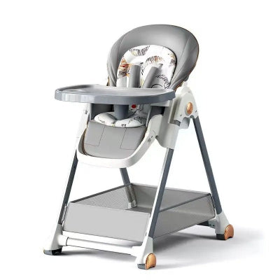 Chaise haute bébé évolutive grise avec plateau gris et sellerie motif safari, chaise haute bébé réglable en hauteur pour repas à table.