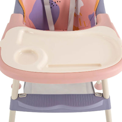 Gros plan sur le double plateau amovible de la chaise haute évolutive pliable, pratique pour les repas et les jeux de bébé à table.