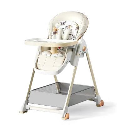 Chaise haute évolutive pliable en coloris beige, assise ergonomique et plateau double, idéale pour repas et jeux de bébé.