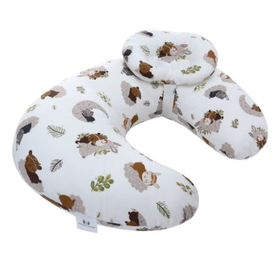 Coussin d’allaitement blanc décoré d’animaux dessinés, idéal pour allaiter bébé confortablement avec un soutien ergonomique pour maman.
