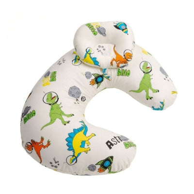 Coussin d’allaitement blanc orné de dinosaures en tenue d’astronaute, fusées et planètes pour un moment d’allaitement amusant et ergonomique.