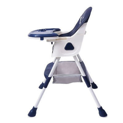 Vue latérale d’une chaise haute bébé bleue avec coussin ergonomique et panier de rangement, chaise bébé pliable adaptée aux repas quotidiens.