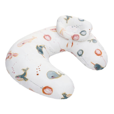 Coussin d’allaitement ergonomique en forme de U avec imprimés ludiques de ballons et animaux, idéal pour un allaitement confortable et un maintien stable du bébé.
