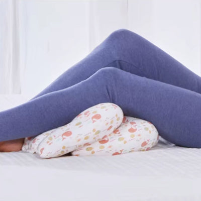 coussin grossesse utilisé pour surélever les jambes et soulager la circulation, conçu pour offrir un confort optimal pendant la grossesse