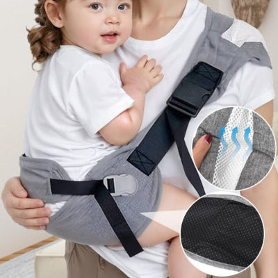 Bébé souriant et détendu dans une écharpe de portage beige, sensation de douceur et de sécurité.