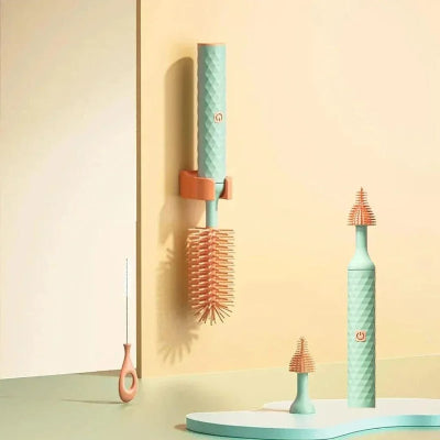 Kit goupillon biberon complet avec support mural, mini brosse pour pailles et deux embouts interchangeables, idéal pour un rangement propre et pratique.