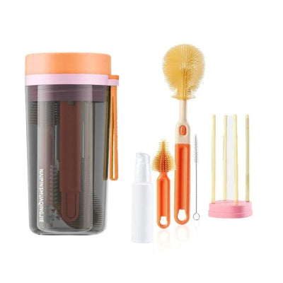Kit goupillon pour biberon avec poignée orange, brosse en silicone alimentaire, flacon distributeur de savon et égouttoir vertical, idéal pour le nettoyage facile des biberons en déplacement.