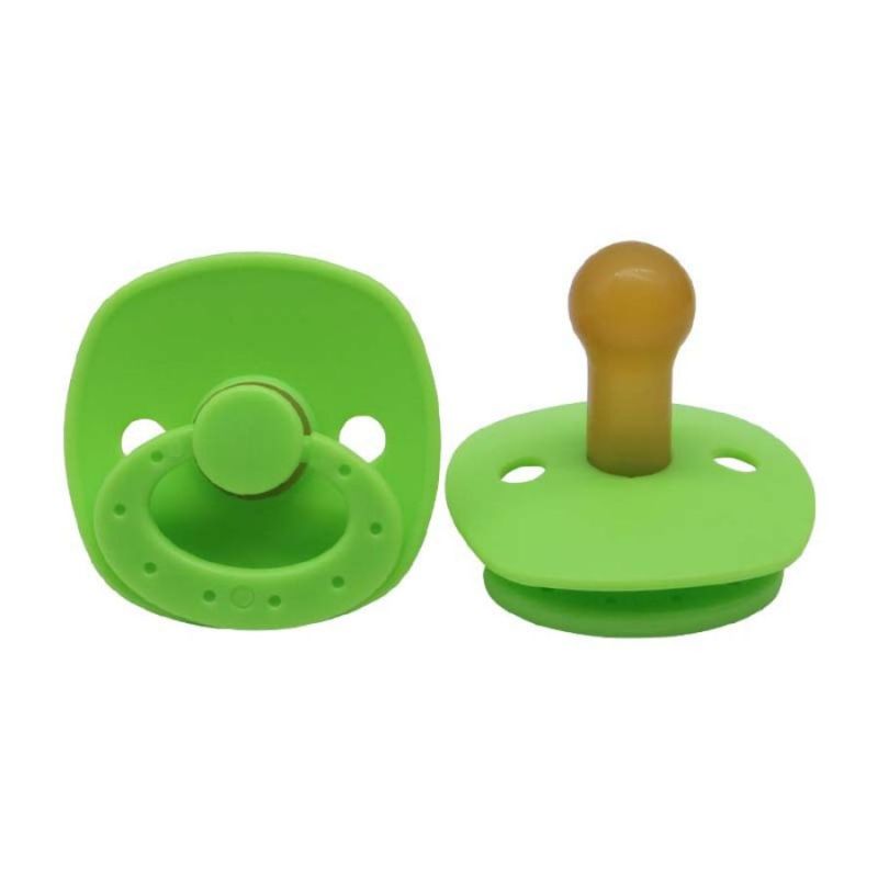 SucetteLune™ – La sucette pour bébé naturelle & son attache tétine bois pratique