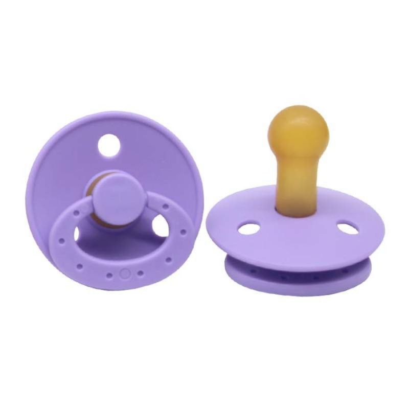 SucetteLune™ – La sucette pour bébé naturelle & son attache tétine bois pratique