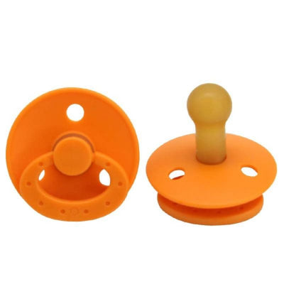SucetteLune™ – La sucette pour bébé naturelle & son attache tétine bois pratique
