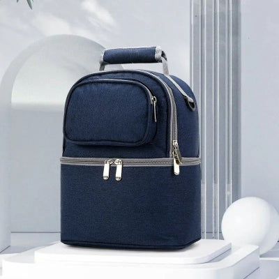 Sac isotherme Bebe BibiCool™ bleu marine avec poches extérieures, idéal pour garder lait maternel et repas au frais en déplacement.