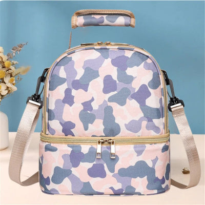 Sac isotherme Bebe motif camouflage pastel avec bretelles réglables et doublure thermique, adapté aux sorties, crèches ou voyages avec bébé