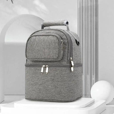 Sac isotherme Bebe gris BibiCool™ à double zip, conçu pour conserver le lait maternel et les biberons à température idéale.