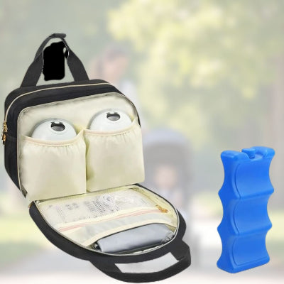 Sac isotherme bébé en situation de promenade avec bébé, avec compartiment glacière et tire-lait pour garder le lait au frais pendant les sorties.