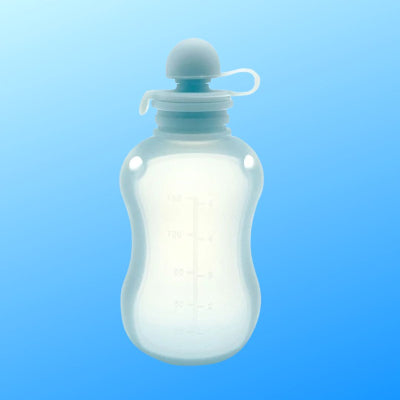 Sachet conservation lait maternel bleu pastel de 150 ml, gradué, avec bouchon sécurisé pour une utilisation hygiénique au quotidien.