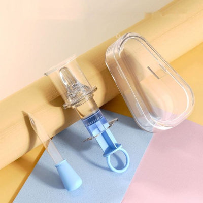 Kit de seringue d'alimentation orale bleu, comprenant une tétine, un embout, et un boîtier de rangement transparent, idéal pour administrer des médicaments à bébé avec précision.
