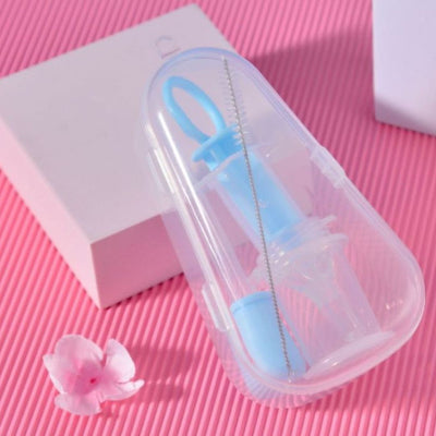 Seringue d'alimentation orale avec tétine bleue, logée dans un boîtier transparent, accompagnée d'un pinceau de nettoyage.