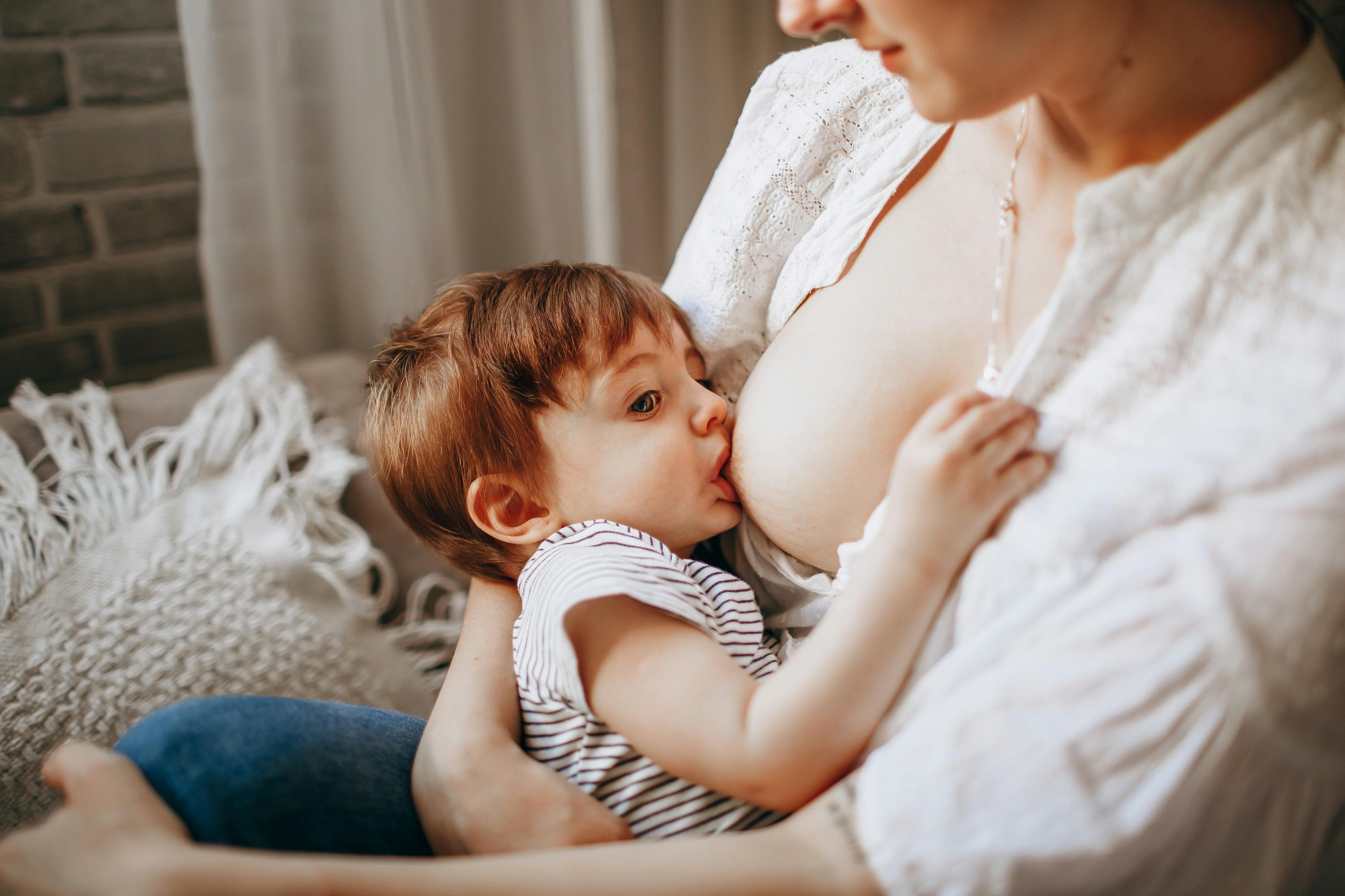 Soutien-gorge d’allaitement confortable et pratique pour maman.
