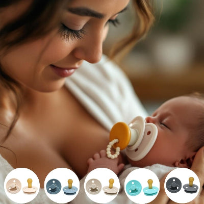 Maman berçant son bébé avec une tétine nouveau-né allaitement moutarde associée à une perle attache-tétine, idéale en complément de l’allaitement mixte et pour éviter les chutes.