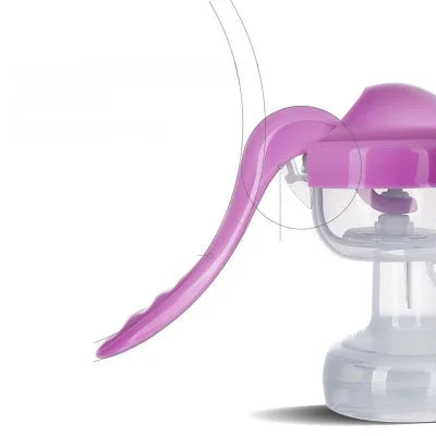 Zoom sur la poignée incurvée du tire lait manuel DouceTétée⹠violet, conçue pour un pompage fluide et sans effort, avec un systÚme anti-reflux et un coussin en silicone doux pour une extraction naturelle et hygiénique.