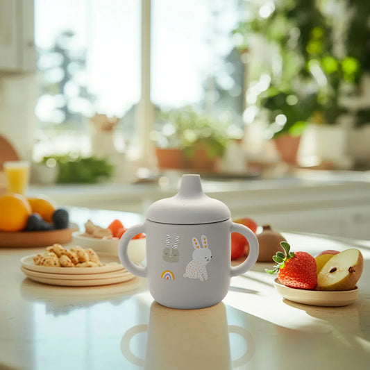 Guide pratique – passer du biberon à la tasse d’apprentissage