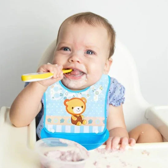 ÉcoBambino™ – Bavoir bébé imperméable à poche récupératrice - détail matière et finitions | Premiers Pas Sereins