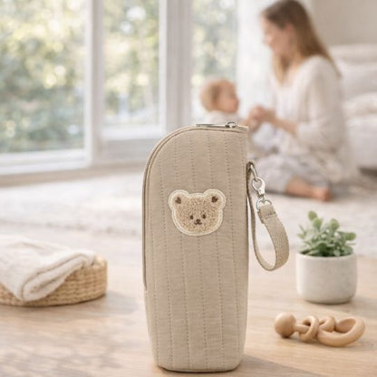 Pochette isotherme bébé taupe, matelassage vertical, patch ours, format bouteille