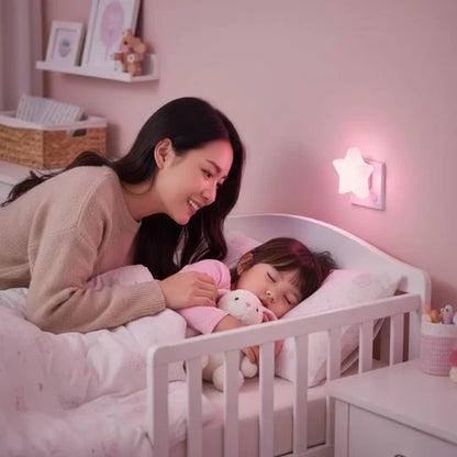 ÉtoileDouce™ NightLight – Veilleuse bébé étoile apaisante - mise en situation | Premiers Pas Sereins