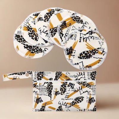 Coussinet d’allaitement aux imprimés léopard, un mélange parfait de praticité et de sophistication.