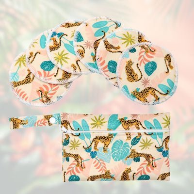 Coussinet d’allaitement WildTropical avec motifs tropicaux vibrants, idéal pour les mamans modernes en quête d’élégance.