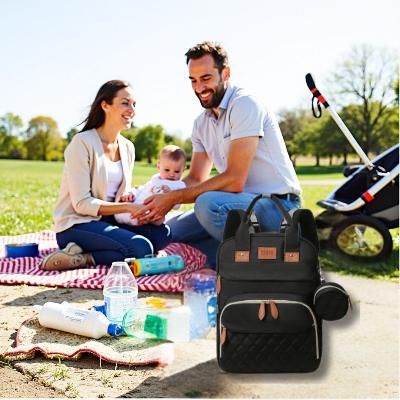 Sac à dos à langer LuxeNest™ parfait pour les sorties en famille, avec son design robuste et ses multiples compartiments pour organiser tous les essentiels.