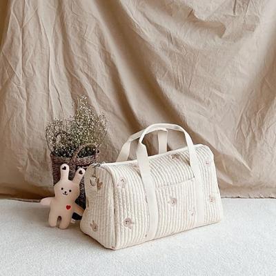 Sac à langer DreamNest™ Bunny Bliss au design adorable avec des motifs de lapins, parfait pour accompagner les sorties en famille tout en restant tendance.