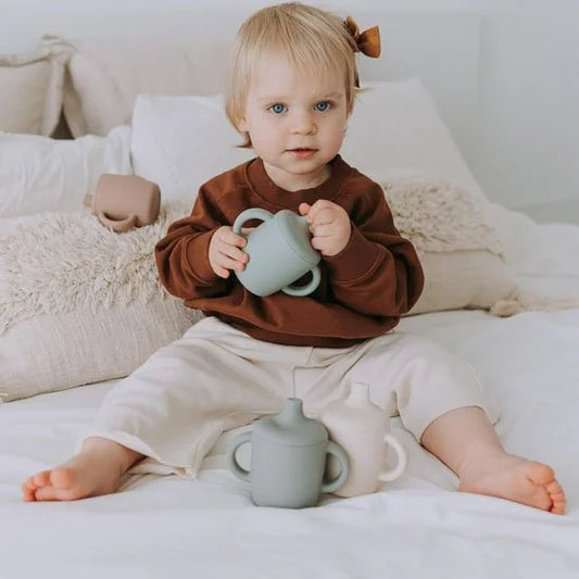 AquaGuard Duo™ – Verre anti fuite bébé à bec souple et poignées - vue principale | Premiers Pas Sereins