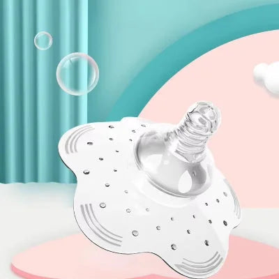 Bout de sein allaitement en silicone avec tétine à débit adaptatif posé sur fond pastel, accessoire allaitement idéal pour tétée en douceur.