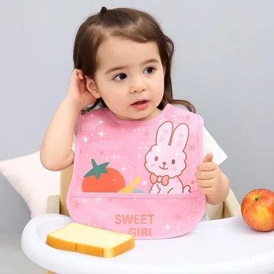Bavoir bébé imperméable - mise en situation | Premiers Pas Sereins