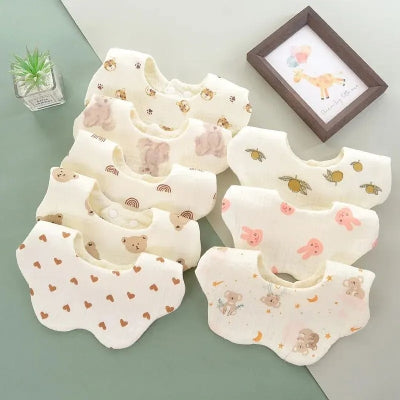 Lot de bavoirs bébé manche longue en coton bio avec plusieurs motifs animaux, arc-en-ciel et cœurs, bavoirs éponge bébé réversibles.