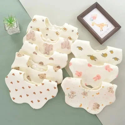 Lot de bavoirs bébé manche longue en coton bio avec plusieurs motifs animaux, arc-en-ciel et cœurs, bavoirs éponge bébé réversibles.
