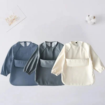 Lot bavoirs bébé imperméable MangePropre™, coloris ardoise, gris et ivoire, bavoir bébé manche longue avec récupérateur pratique.