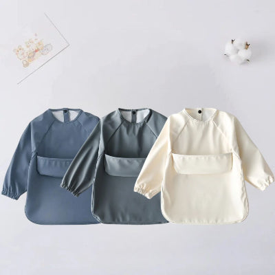 Ensemble de 3 bavoirs bébé manche longue BabyProtect™, tons ardoise, gris perle et ivoire, grand bavoir bébé imperméable avec poche profonde.