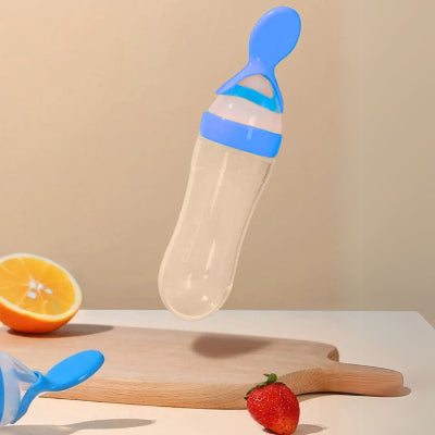 Biberon cuillère bleu avec indicateur de mesure, parfait pour contrôler les portions de bébé.