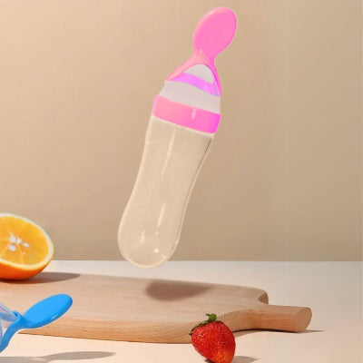 Biberon cuillère rose avec graduation pour mesurer avec précision la quantité de nourriture.