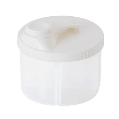 Boite doseuse de lait en poudre avec couvercle blanc hermétique, parfaite pour conserver les doses de lait infantile en déplacement.