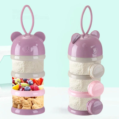 Boite doseuse lait compartimentée remplie de lait en poudre, fruits frais et biscuits pour bébé, présentée en double vue frontale et latérale.
